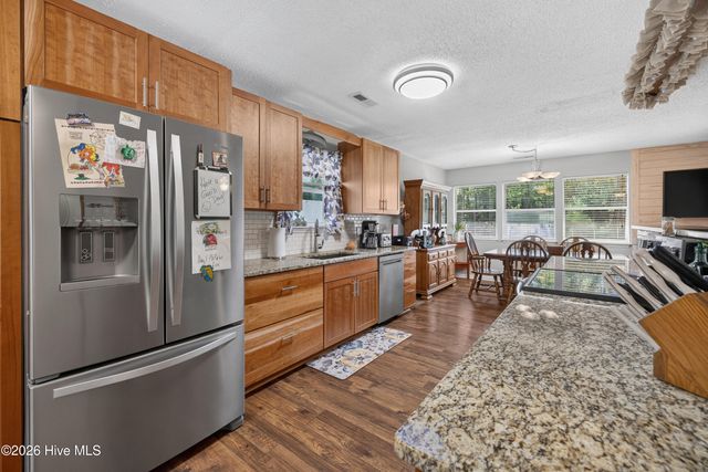 128 Red Bird Lane, Hampstead, NC 28443