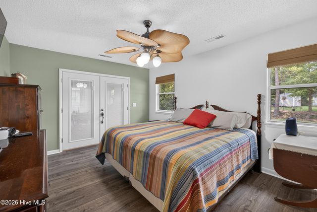 128 Red Bird Lane, Hampstead, NC 28443