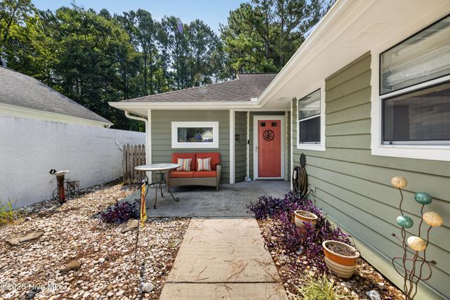 128 Red Bird Lane, Hampstead, NC 28443
