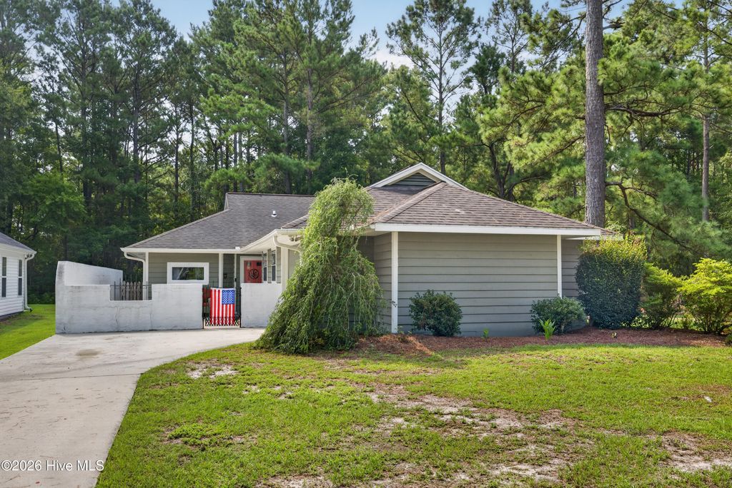 128 Red Bird Lane, Hampstead, NC 28443