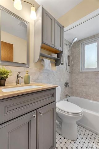 4373 Schmittwoods Court, Unincorporated, MO 63123