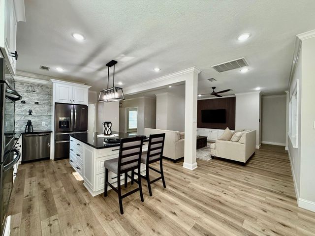 3157 Lancaster Lane, Port Neches, TX 77651