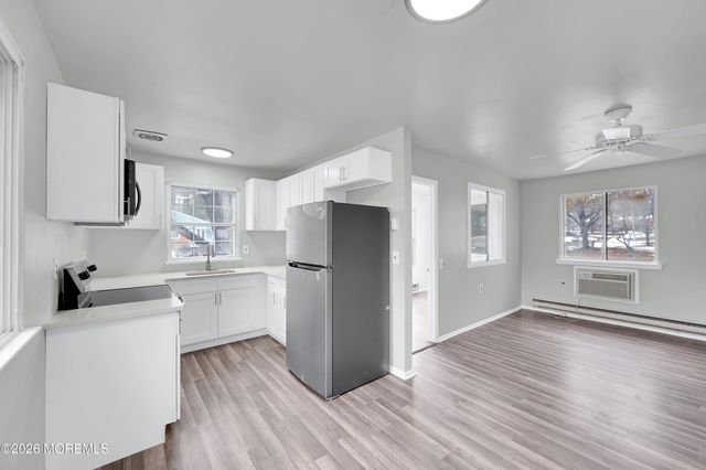 8B Flintlock Lane, Whiting, NJ 08759