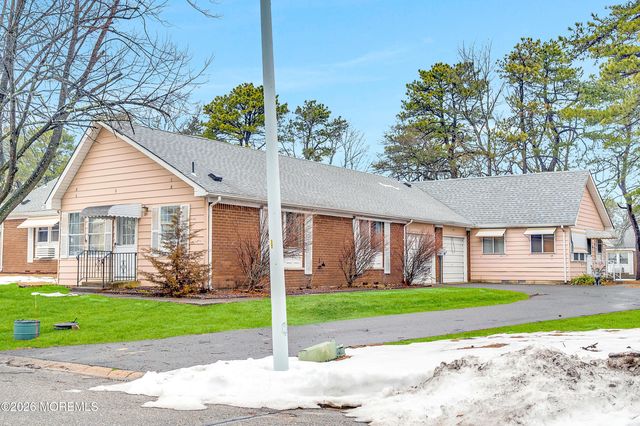 8B Flintlock Lane, Whiting, NJ 08759