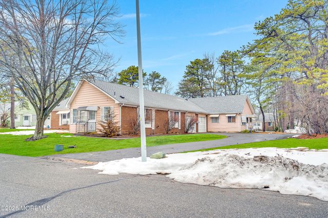 8B Flintlock Lane, Whiting, NJ 08759