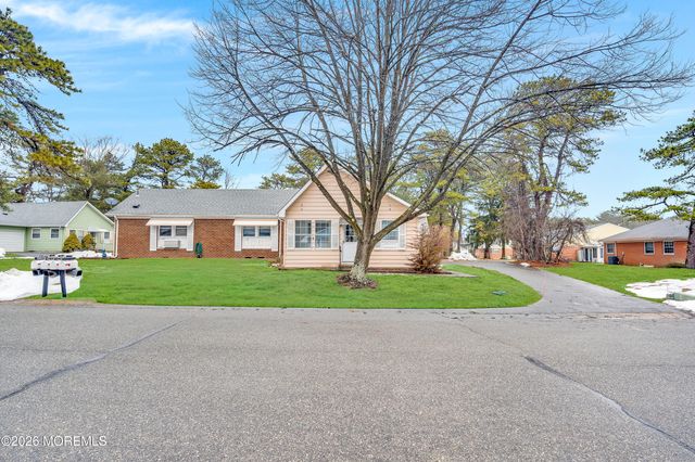 8B Flintlock Lane, Whiting, NJ 08759