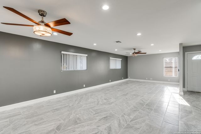 406 Sea Willow, Marion, TX 78124