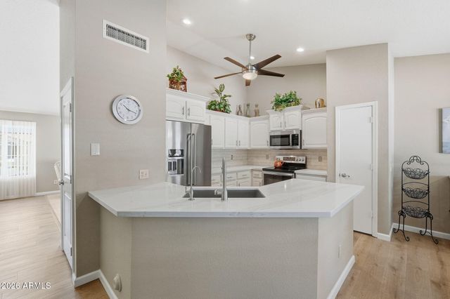 26202 S FLAME TREE Drive, Sun Lakes, AZ 85248