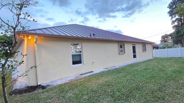 1752 SW Starman Avenue, Port St Lucie, FL 34953