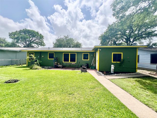 522 14th Street N, Texas City, TX 77590