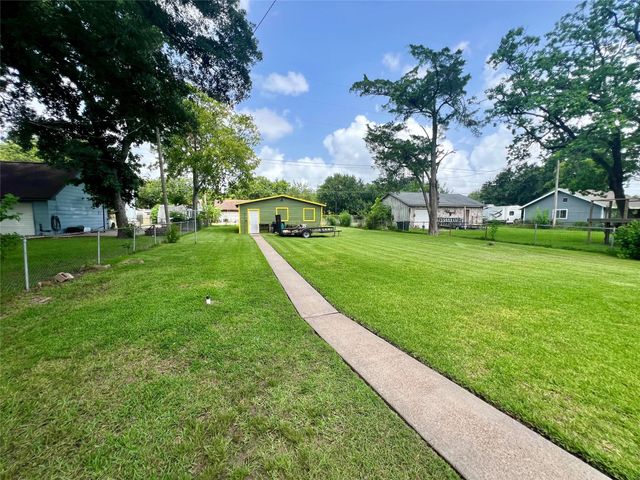 522 14th Street N, Texas City, TX 77590