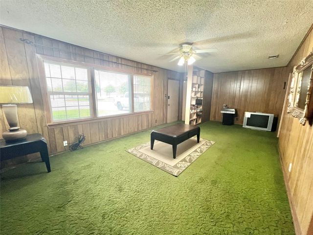 522 14th Street N, Texas City, TX 77590