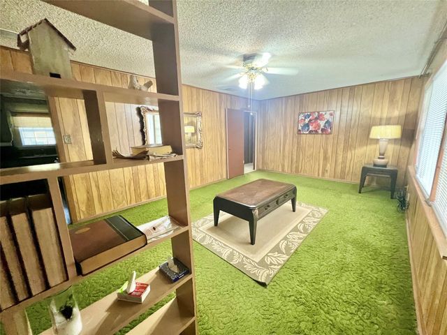 522 14th Street N, Texas City, TX 77590