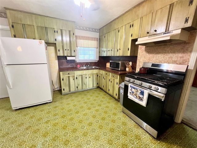 522 14th Street N, Texas City, TX 77590