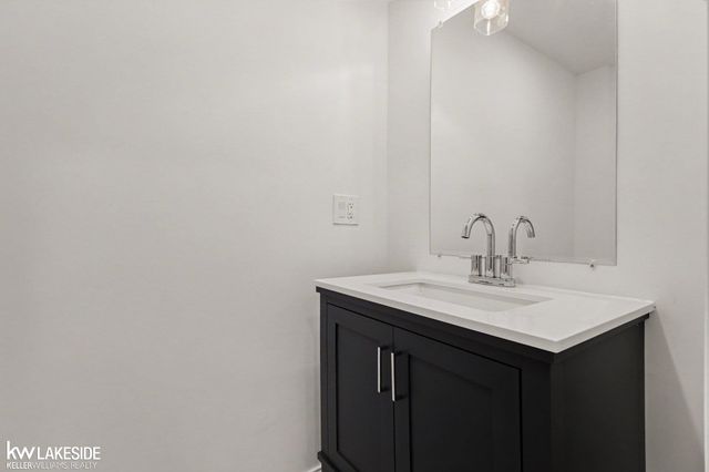2871 Harvey Street, Rochester Hills, MI 48309