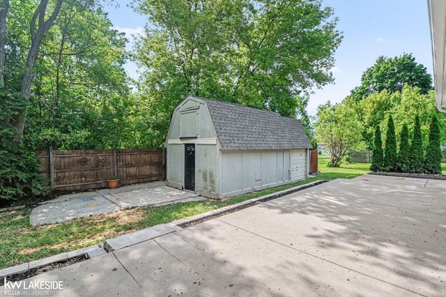 2871 Harvey Street, Rochester Hills, MI 48309
