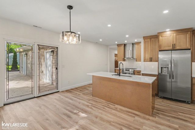 2871 Harvey Street, Rochester Hills, MI 48309