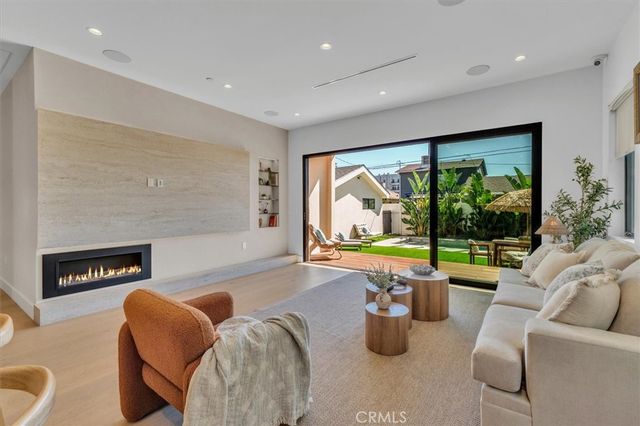 11956 Collins Street, Valley Village, CA 91607