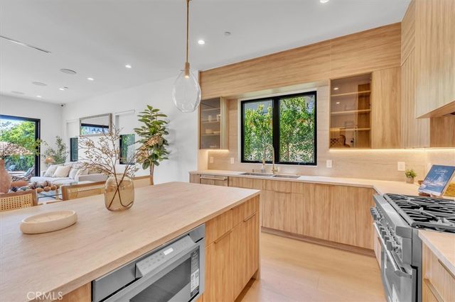 11956 Collins Street, Valley Village, CA 91607