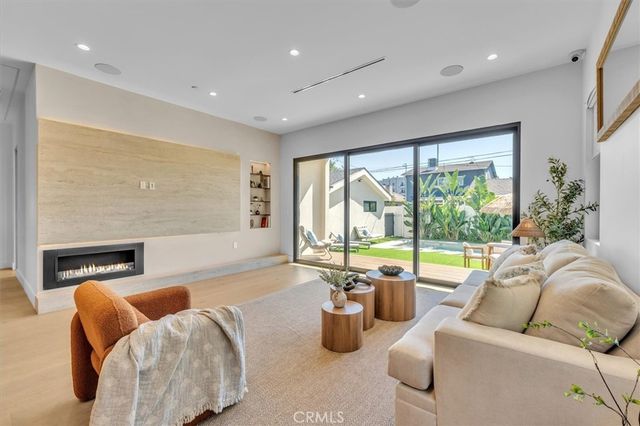 11956 Collins Street, Valley Village, CA 91607