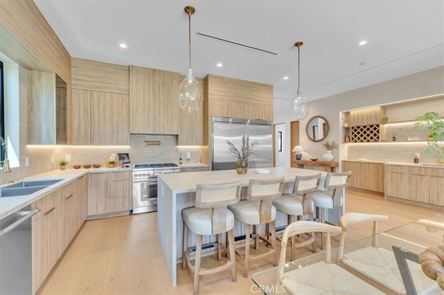 11956 Collins Street, Valley Village, CA 91607