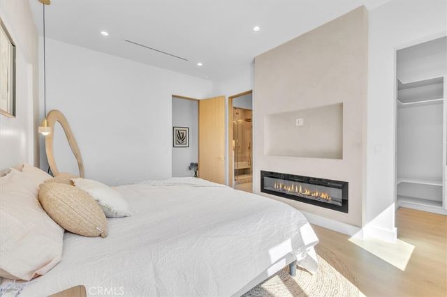 11956 Collins Street, Valley Village, CA 91607