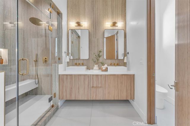 11956 Collins Street, Valley Village, CA 91607