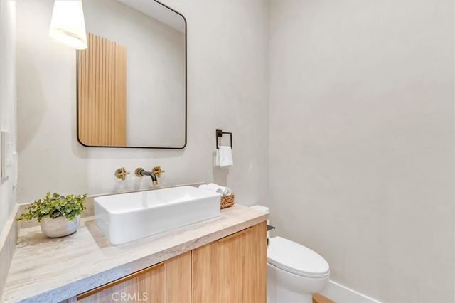 11956 Collins Street, Valley Village, CA 91607