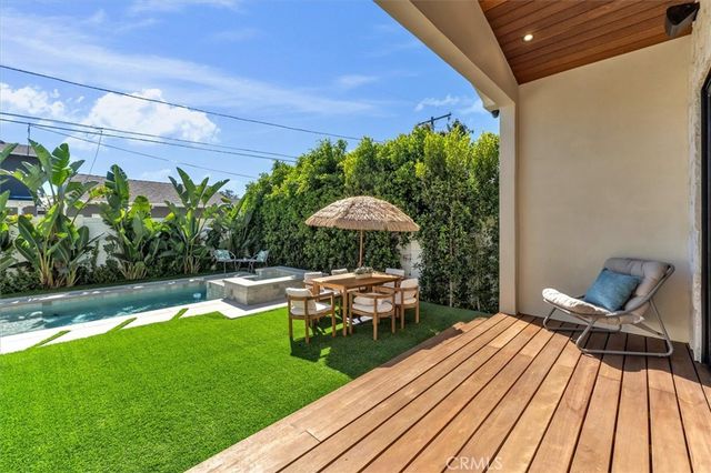 11956 Collins Street, Valley Village, CA 91607