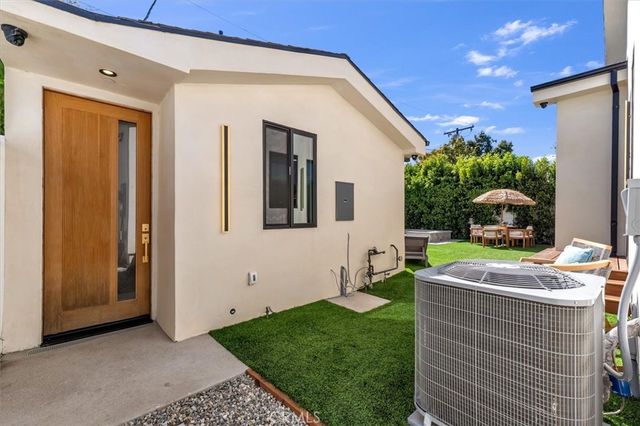 11956 Collins Street, Valley Village, CA 91607