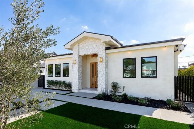 11956 Collins Street, Valley Village, CA 91607