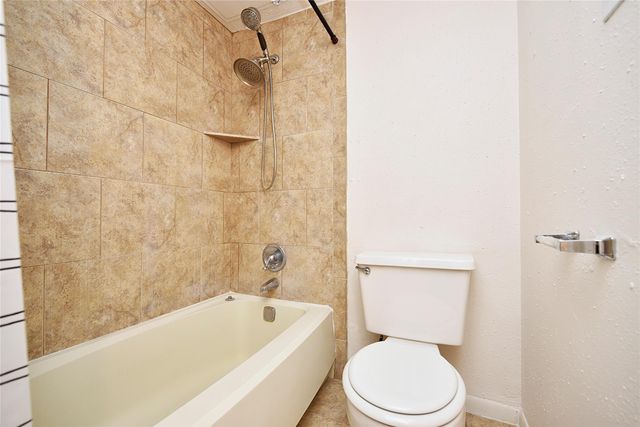 3035 Walnut Bend Lane 15, Houston, TX 77042