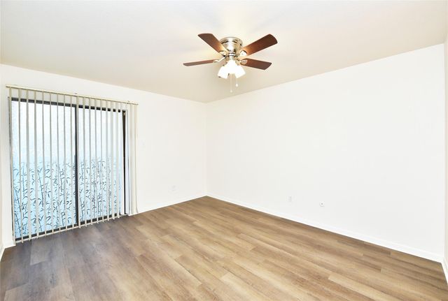 3035 Walnut Bend Lane 15, Houston, TX 77042