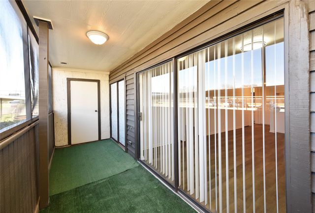 3035 Walnut Bend Lane 15, Houston, TX 77042