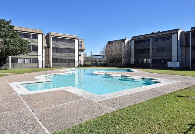 3035 Walnut Bend Lane 15, Houston, TX 77042