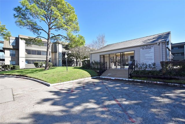 3035 Walnut Bend Lane 15, Houston, TX 77042