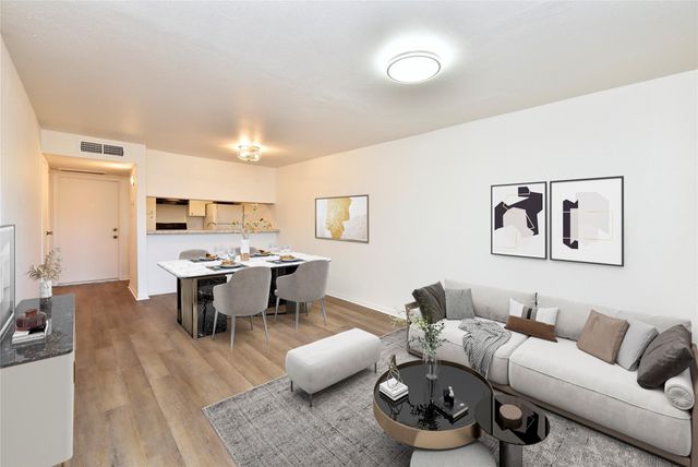 3035 Walnut Bend Lane 15, Houston, TX 77042