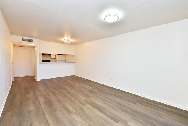 3035 Walnut Bend Lane 15, Houston, TX 77042