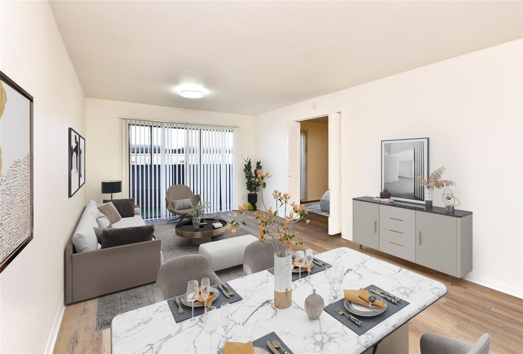 3035 Walnut Bend Lane 15, Houston, TX 77042