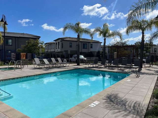 2332 Verano Way, Vista, CA 92081
