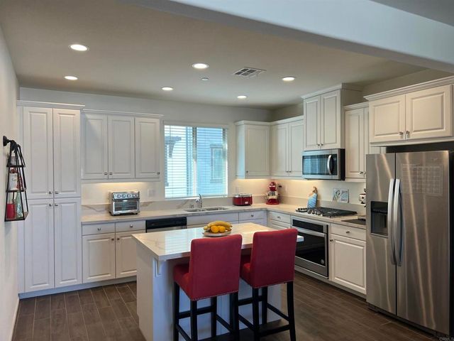 2332 Verano Way, Vista, CA 92081