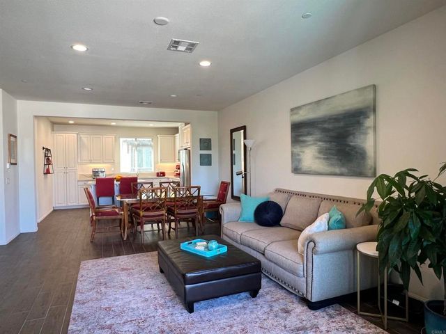 2332 Verano Way, Vista, CA 92081