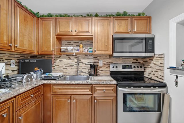 8851 Sunrise Lakes Blvd 116, Sunrise, FL 33322