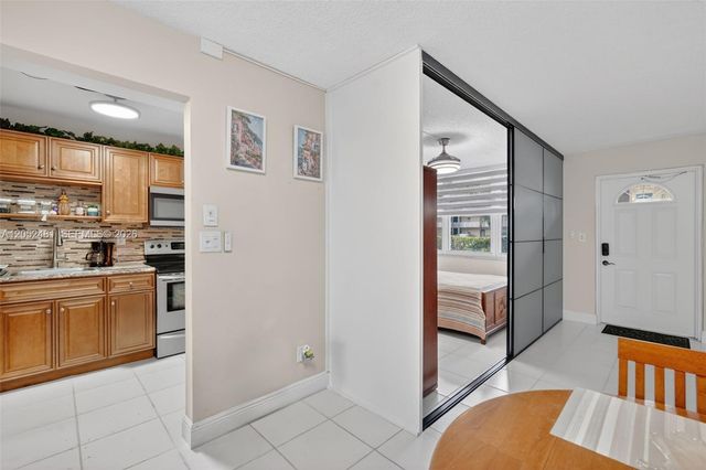8851 Sunrise Lakes Blvd 116, Sunrise, FL 33322