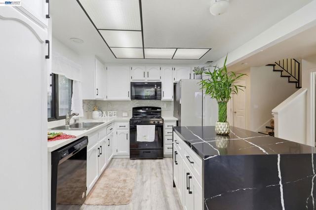 911 Erie Cir, Milpitas, CA 95035