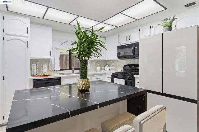 911 Erie Cir, Milpitas, CA 95035