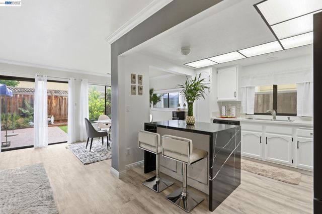 911 Erie Cir, Milpitas, CA 95035