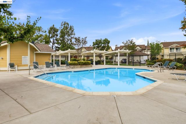 911 Erie Cir, Milpitas, CA 95035