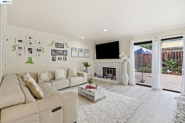 911 Erie Cir, Milpitas, CA 95035
