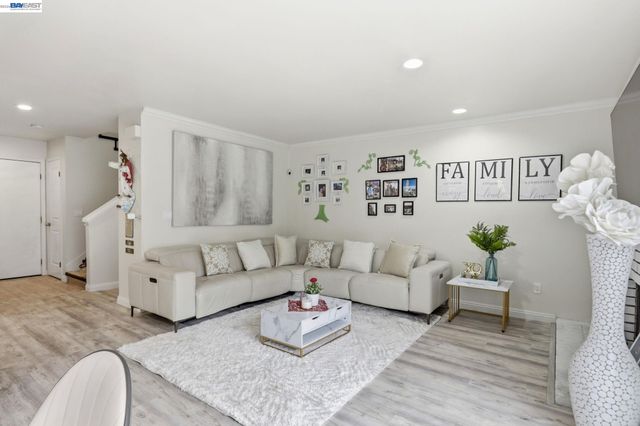 911 Erie Cir, Milpitas, CA 95035